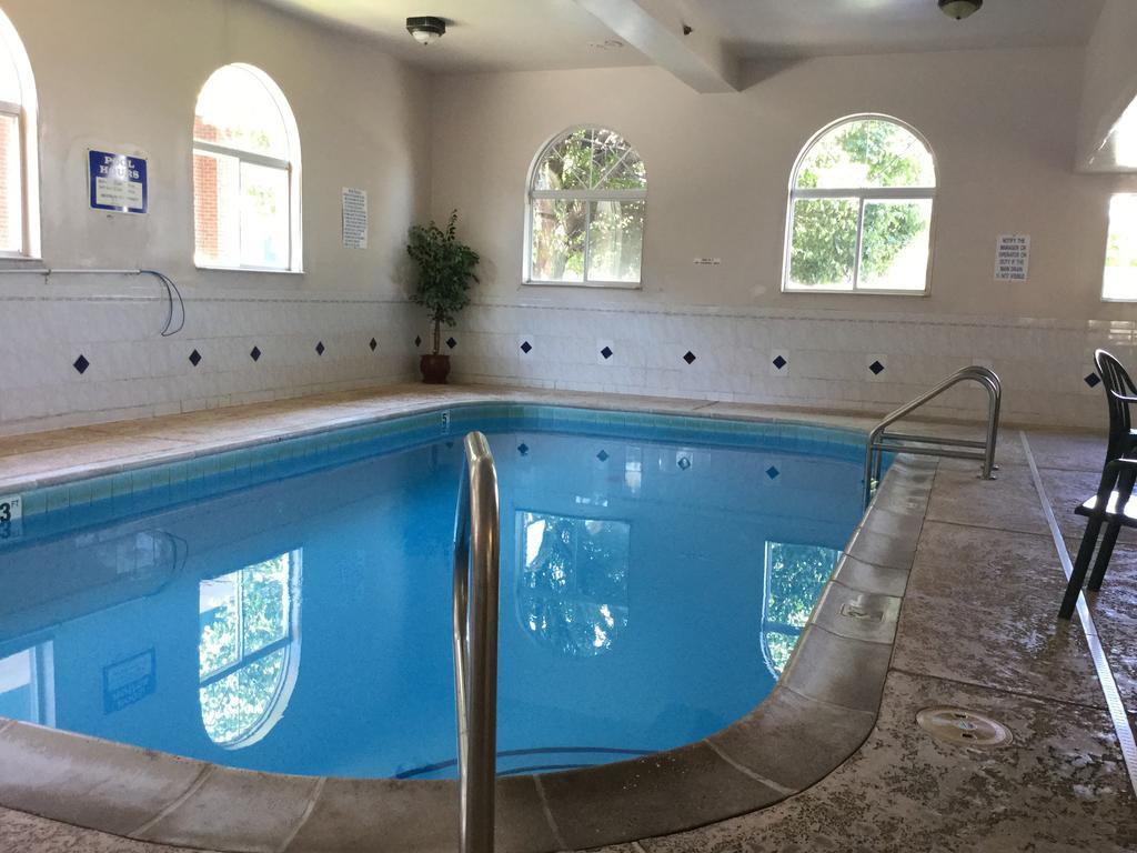 Americas Best Value Inn&Suites Saint Charles Extérieur photo